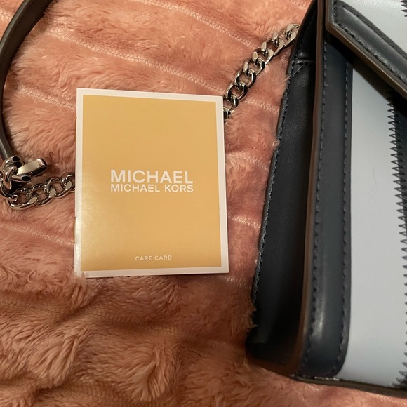 Michael Kors. Whitney Medium Color-Block and Signature Logo Shoulder Bag - Picture 8 of 9